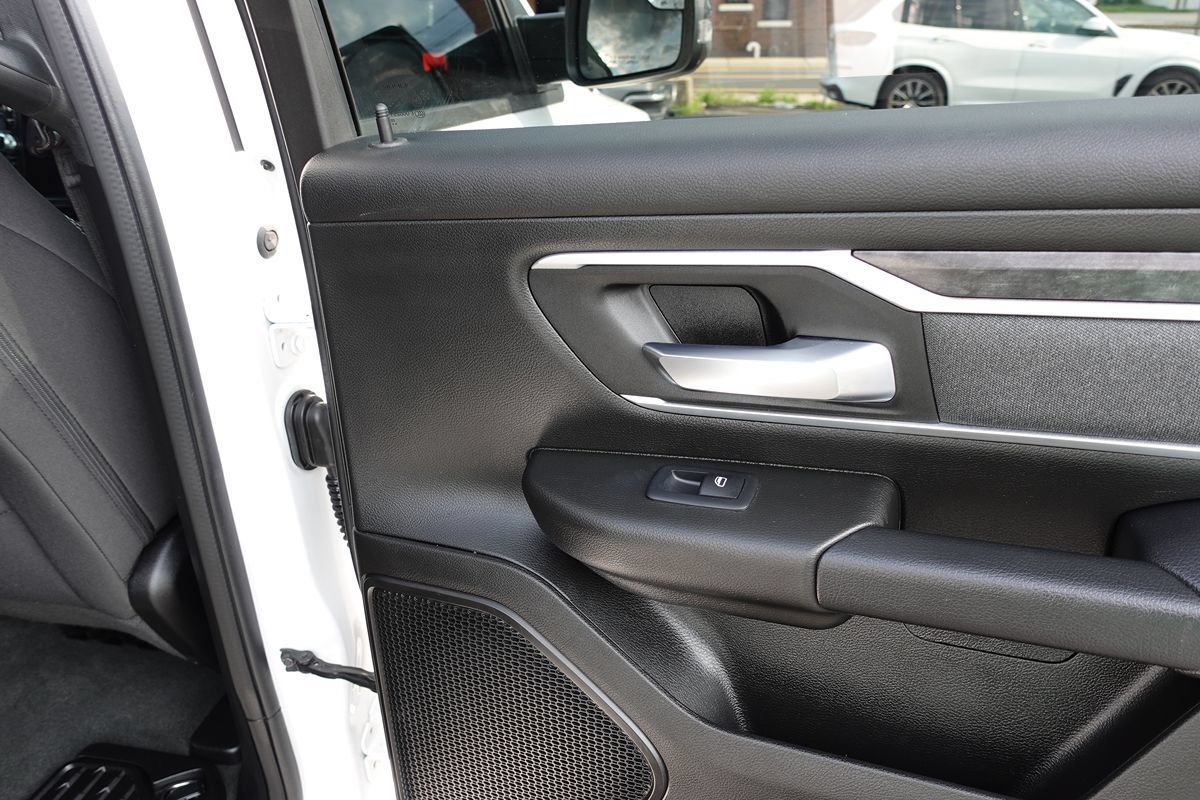 Used 2023 RAM 1500 Big Horn AWD/4WD image 29