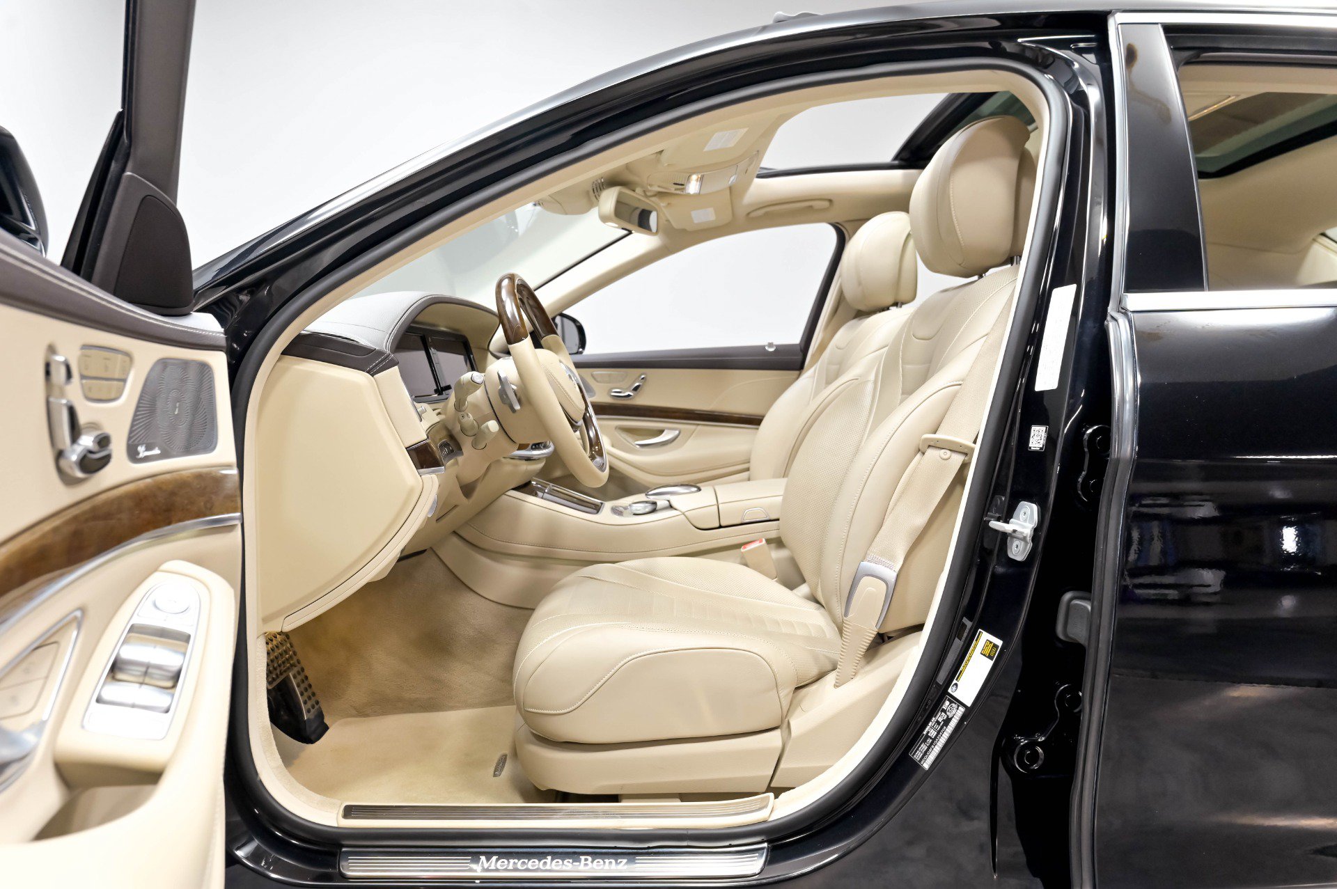 Used 2016 Mercedes-Benz S 550 4MATIC Sedan image 5