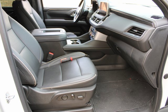 Used 2023 GMC Yukon SLT w/ SLT Premium Package image 18