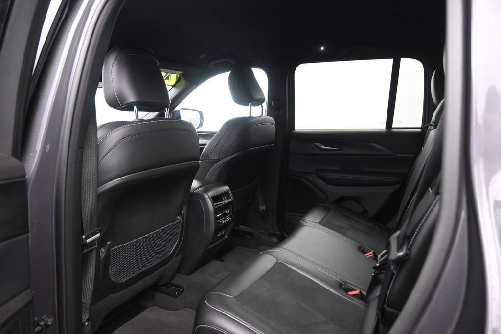 Used 2025 Jeep Grand Cherokee Altitude AWD/4WD image 24