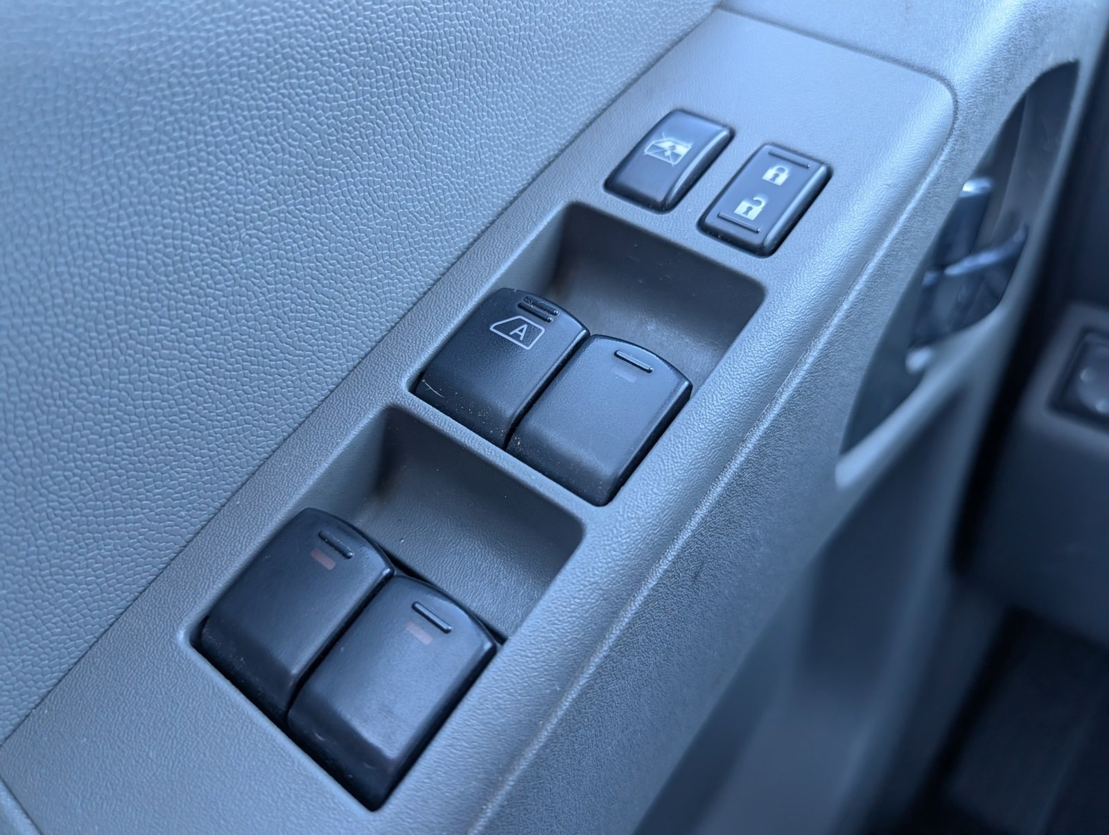 Used 2020 Nissan Frontier SV w/ Midnight Edition Floor Mats image 16