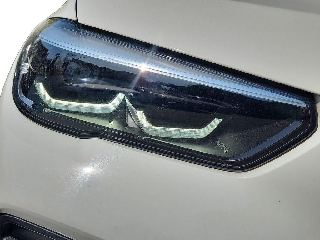 Used 2022 BMW X5 xDrive40i w/ Parking Assistance Package image 9