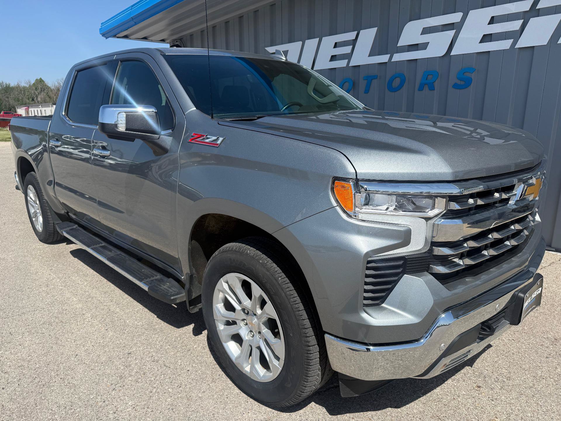 Used 2024 Chevrolet Silverado 1500 LTZ AWD/4WD image 4