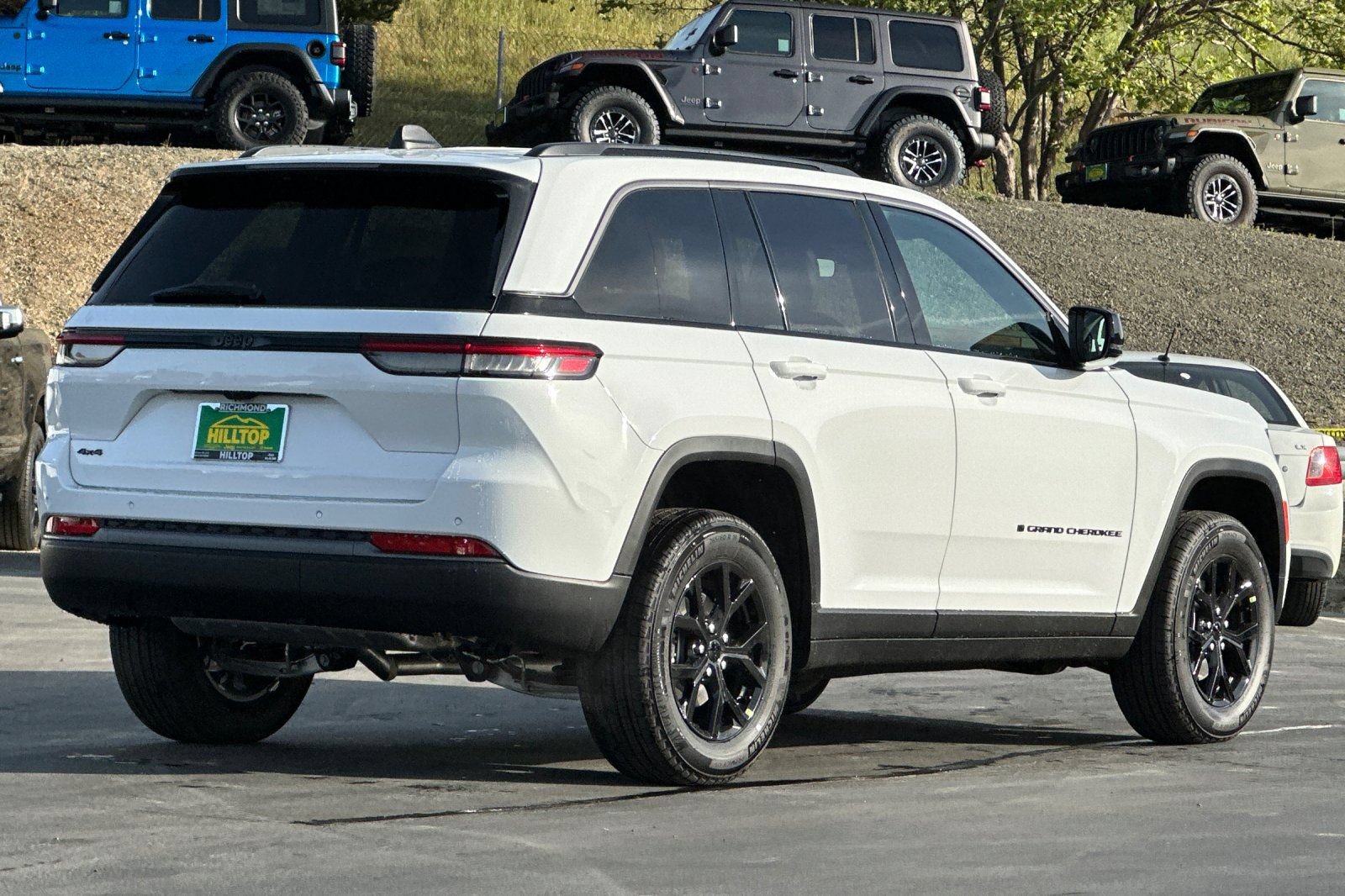 New 2026 Jeep Grand Cherokee Altitude AWD/4WD image 4