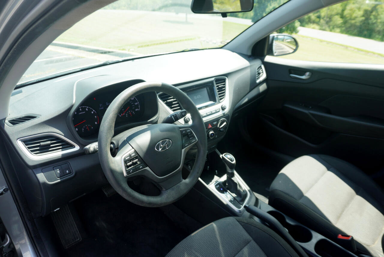 Used 2022 Hyundai Accent SE image 15