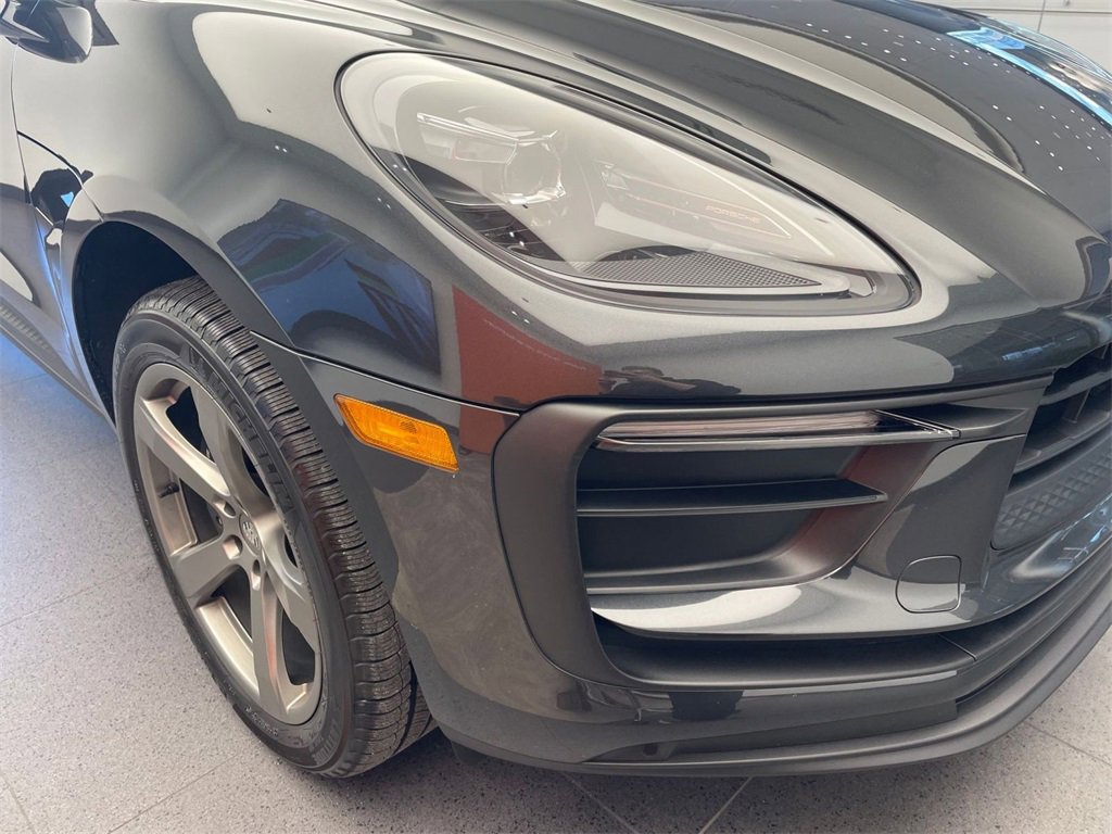 Used 2025 Porsche Macan image 26
