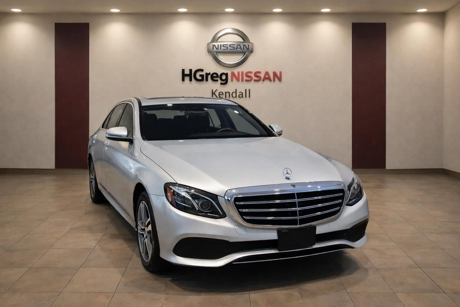 Used 2018 Mercedes-Benz E 300 4MATIC w/ Premium 2 Package (Q02) image 5
