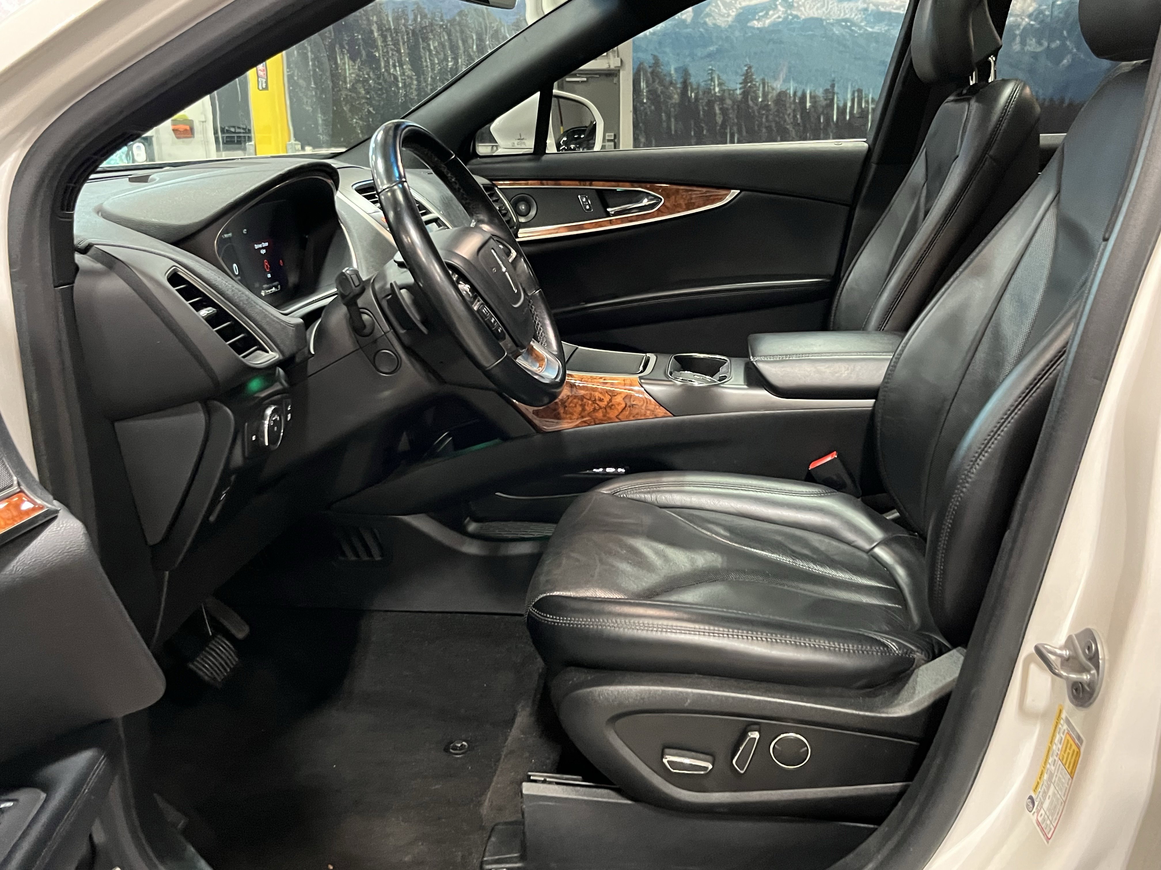 Used 2019 Lincoln Nautilus Reserve image 10