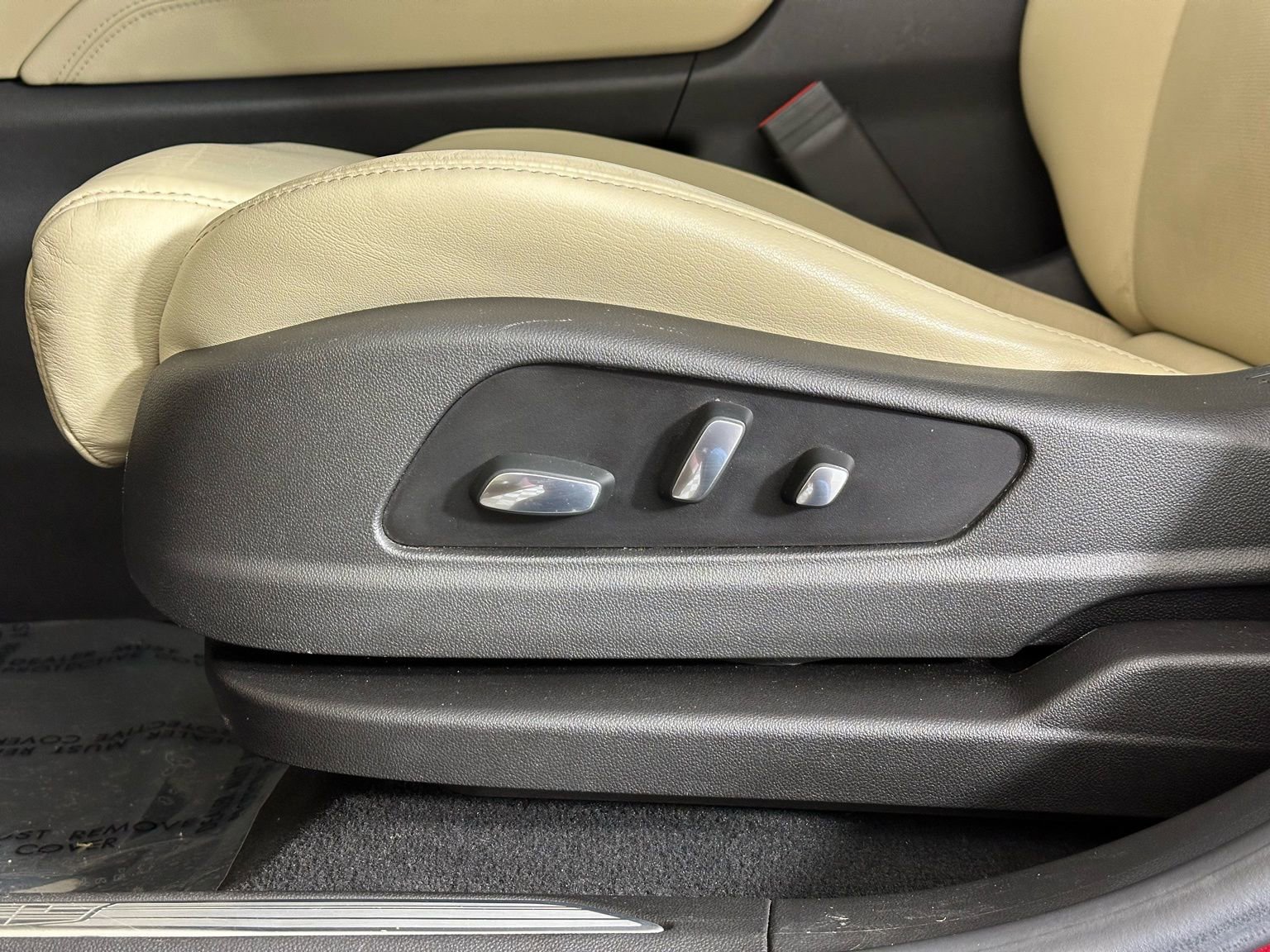 Used 2017 Cadillac XT5 Luxury w/ Driver Awareness Package image 7