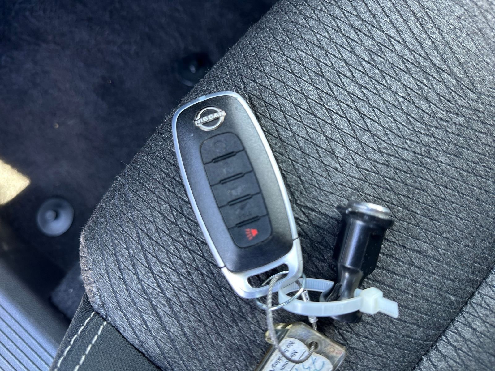 Used 2025 Nissan Rogue SV image 21