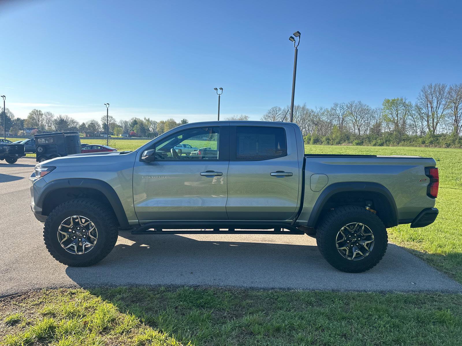Used 2024 Chevrolet Colorado ZR2 w/ Technology Package AWD/4WD image 10