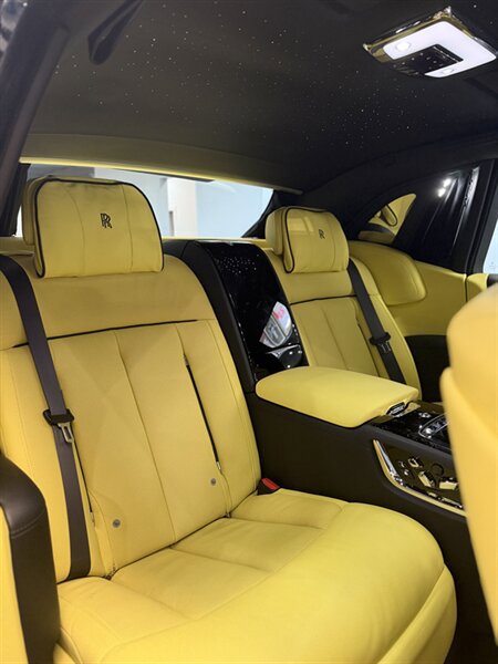 Used 2022 Rolls-Royce Phantom Sedan RWD image 17