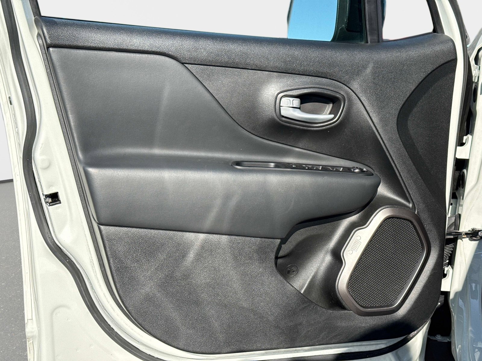 Used 2023 Jeep Renegade Latitude image 19