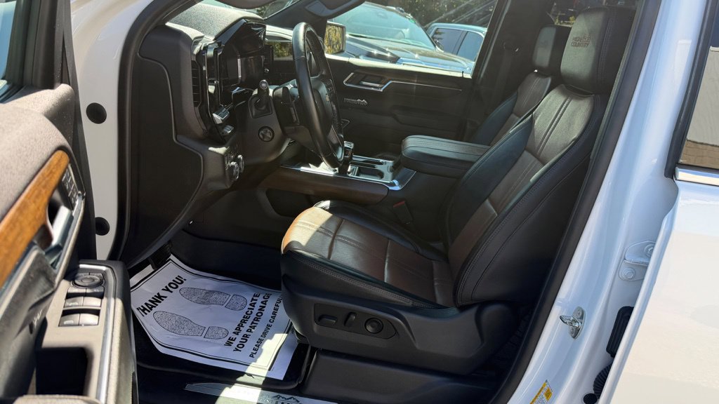 Used 2023 Chevrolet Silverado 1500 High Country w/ High Country Premium Package AWD/4WD image 15