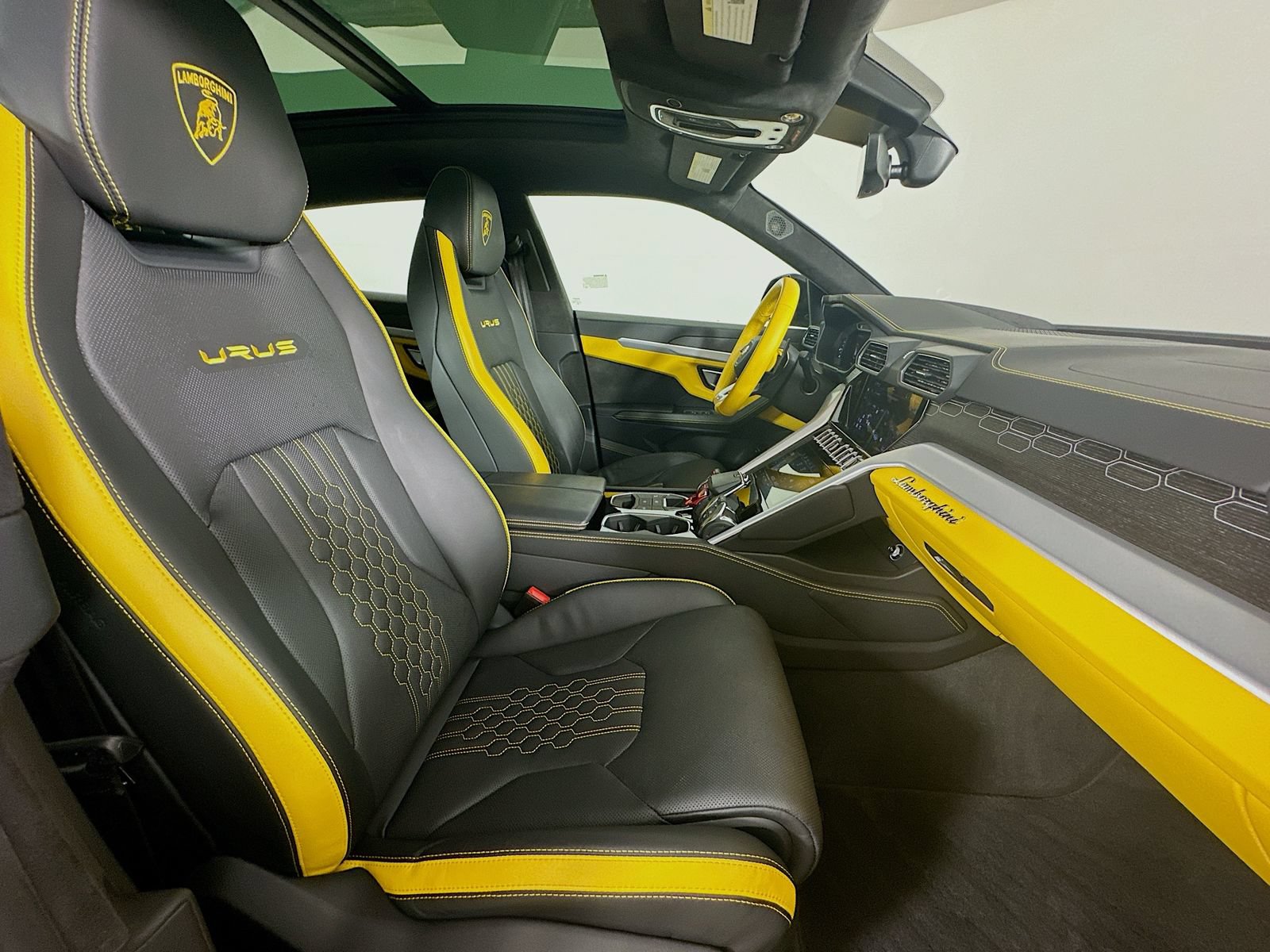 Used 2024 Lamborghini Urus S AWD/4WD image 47