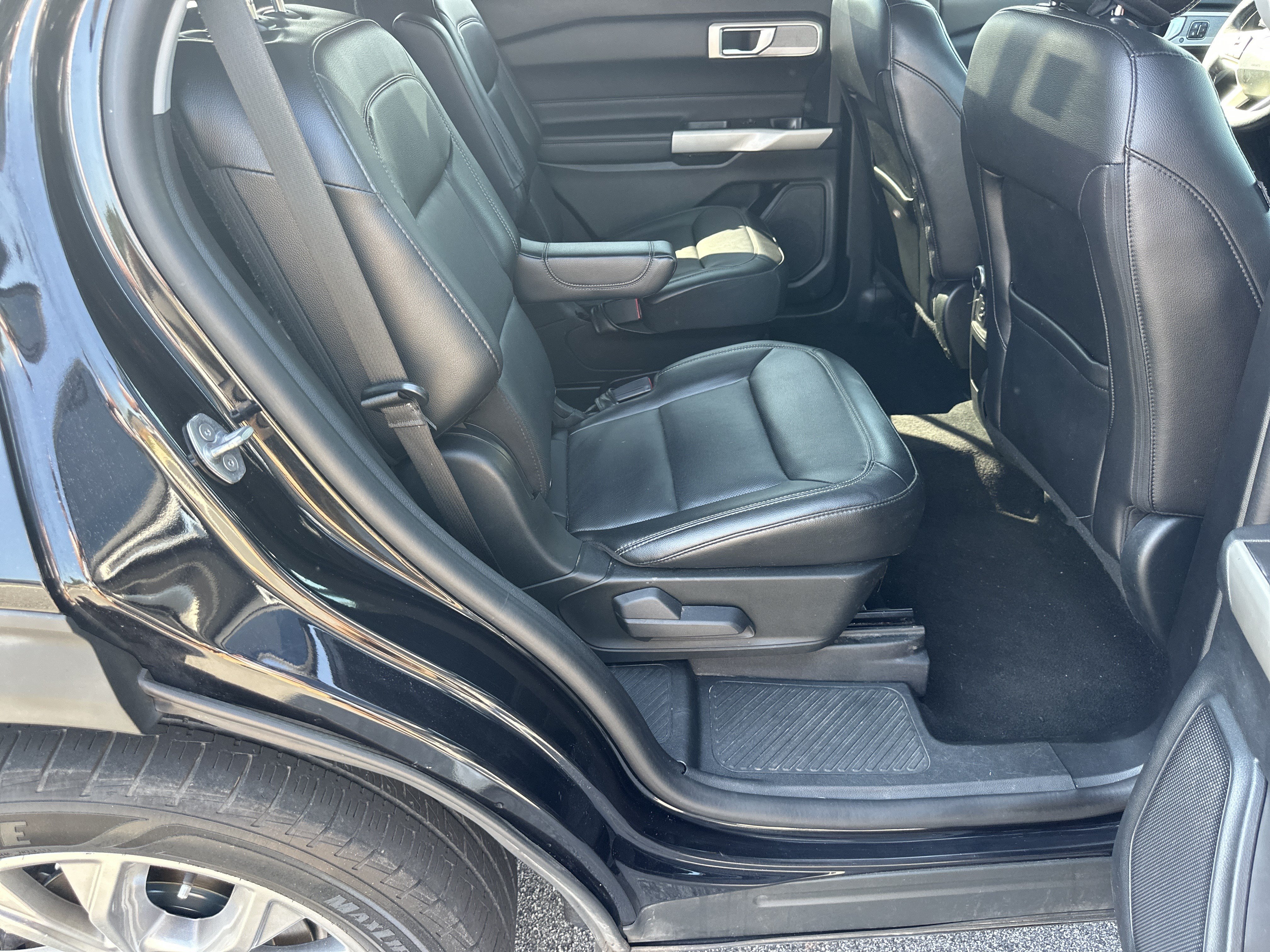 Used 2021 Ford Explorer Limited w/ Equipment Group 301A AWD/4WD image 16