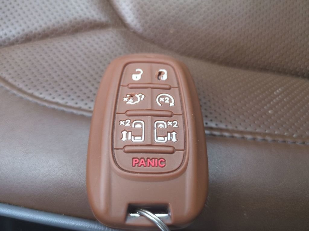 Used 2017 Chrysler Pacifica Limited FWD image 39