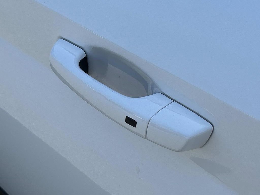 Used 2025 Hyundai Venue SEL FWD image 15