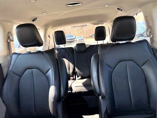Used 2021 Chrysler Pacifica Touring-L w/ Uconnect Theater Family Group image 26
