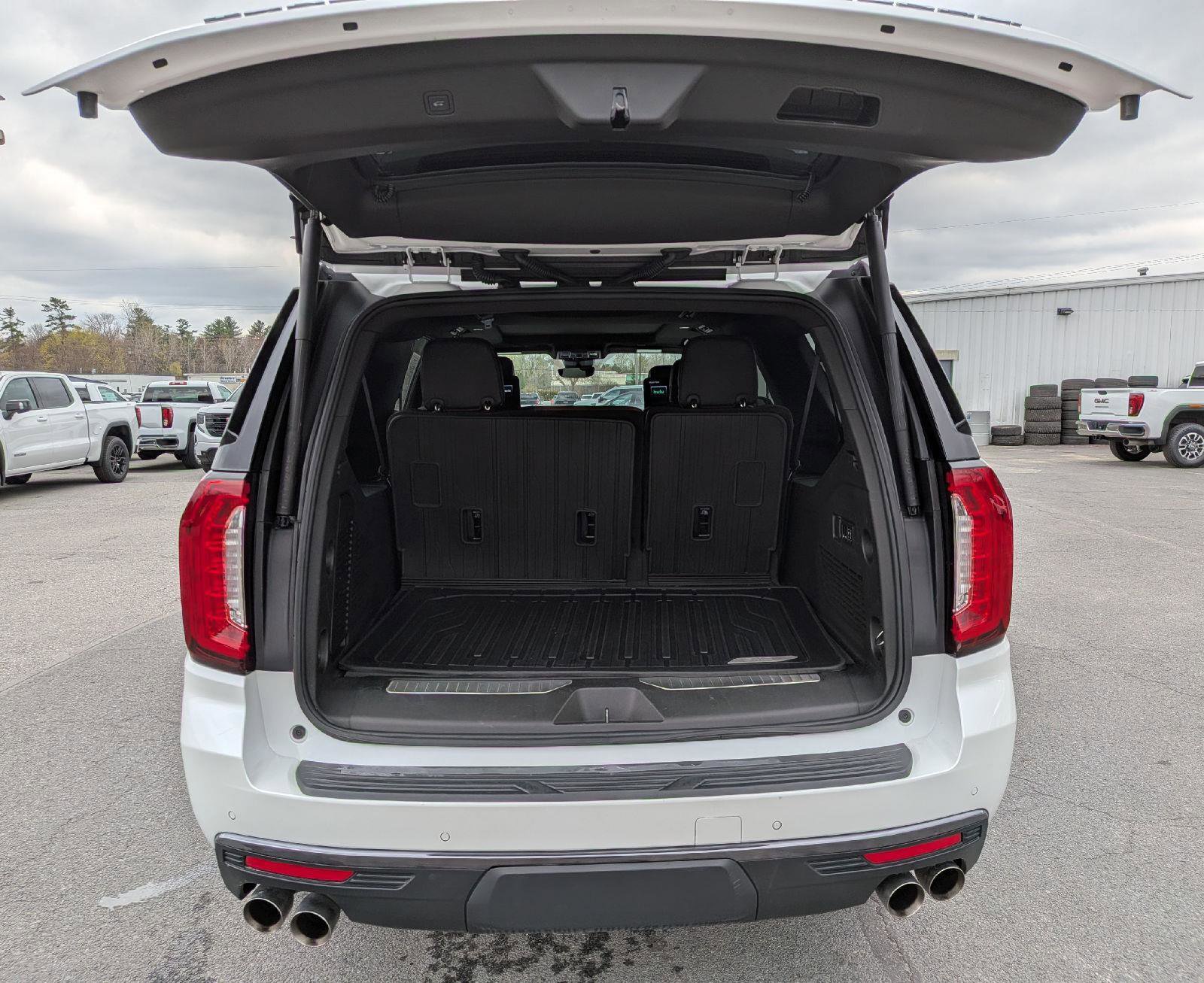 Certified 2023 GMC Yukon XL Denali Ultimate AWD/4WD image 11