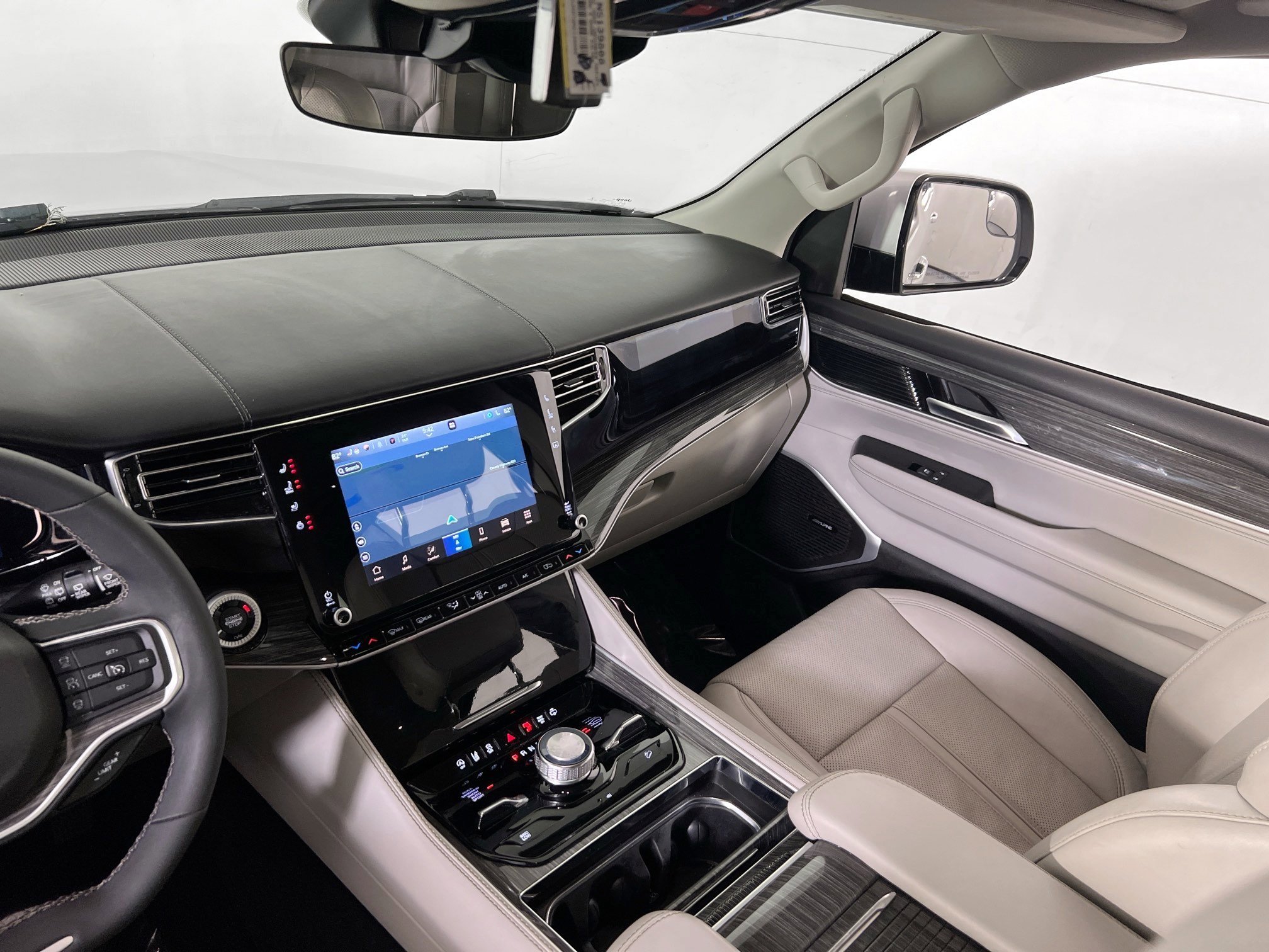 Used 2022 Jeep Wagoneer Series III w/ Flexible Seating Group image 23