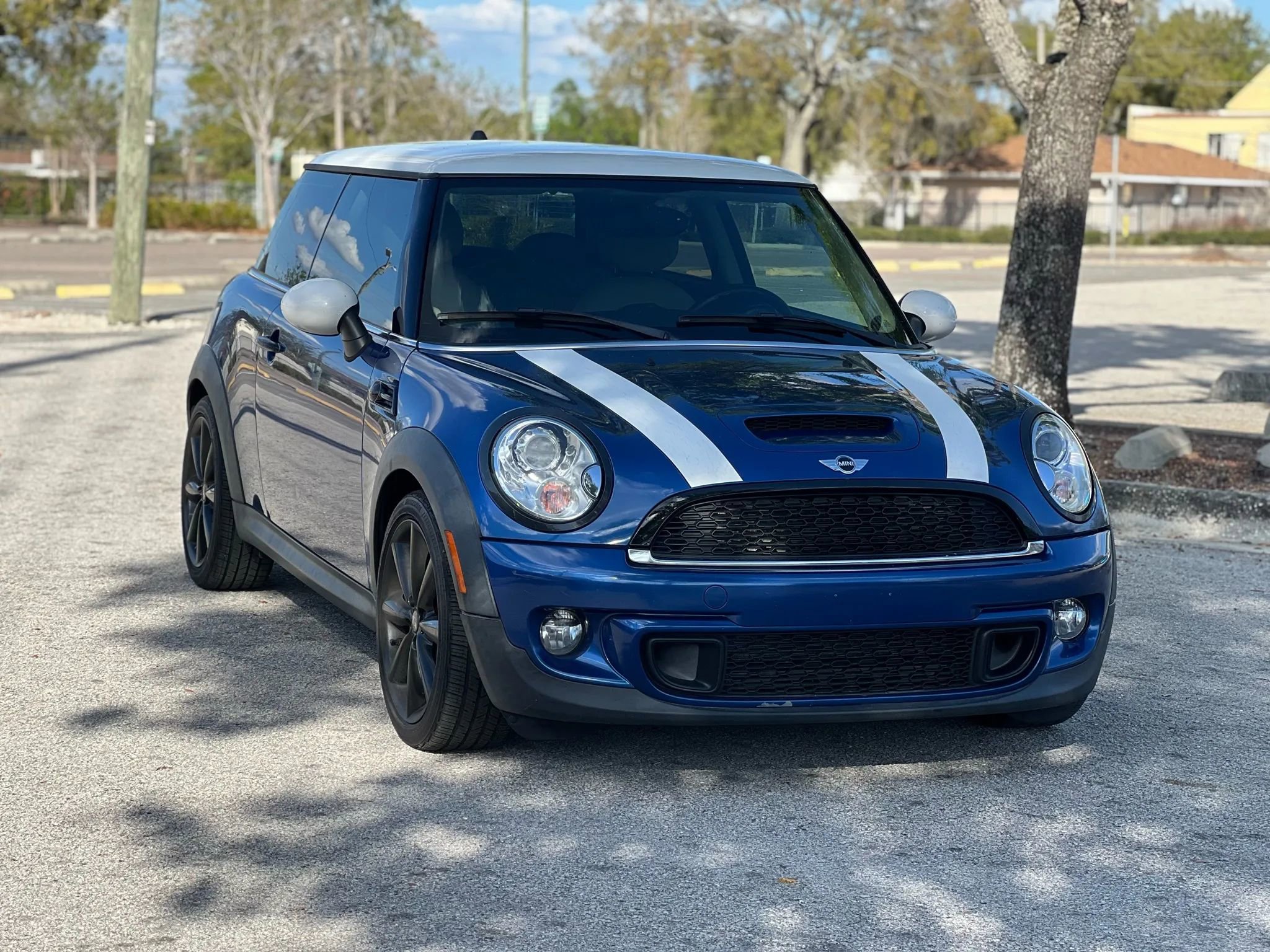 Used 2013 MINI Cooper S w/ Technology Pkg 2 FWD image 1