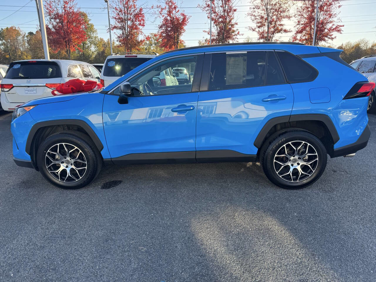 Used 2019 Toyota RAV4 LE image 3