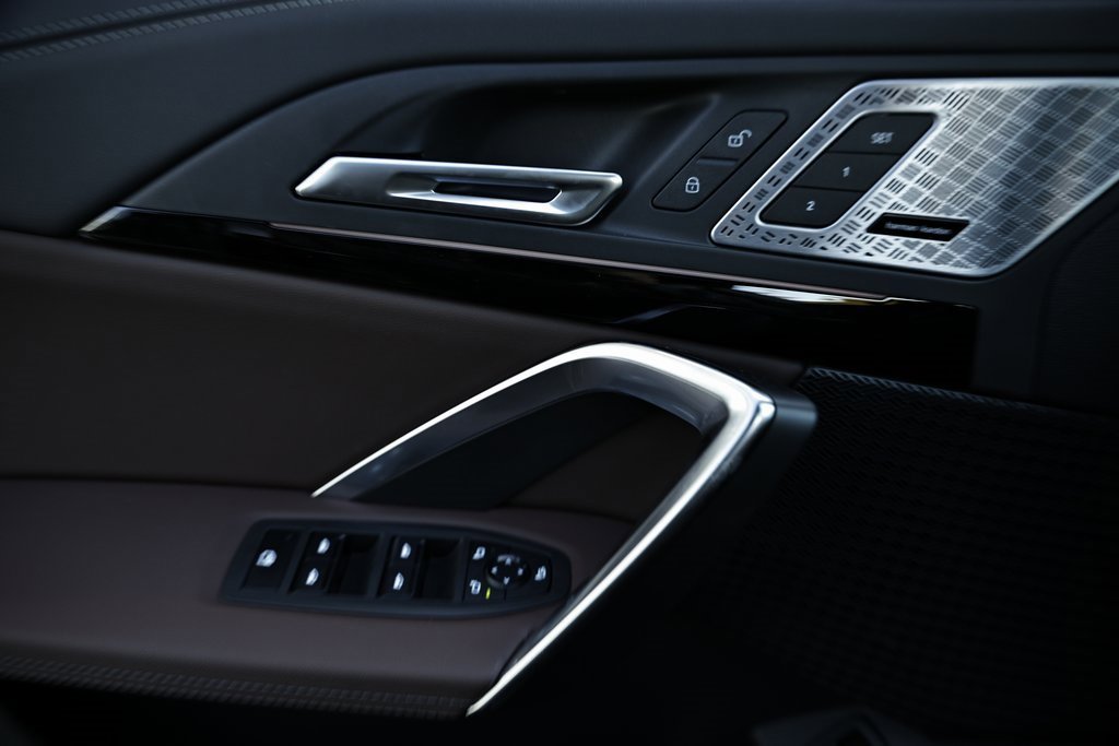 Used 2025 BMW X1 xDrive28i w/ Technology Package image 16