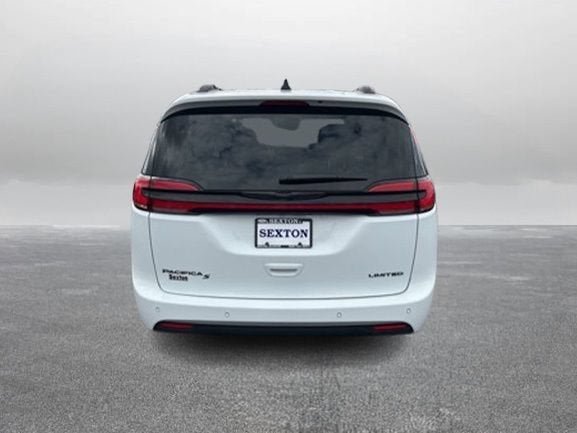 Used 2025 Chrysler Pacifica Limited FWD image 9