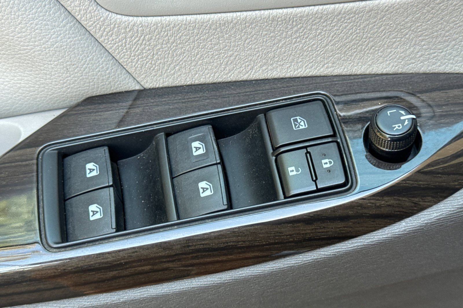Used 2018 Toyota Sienna XLE FWD image 13