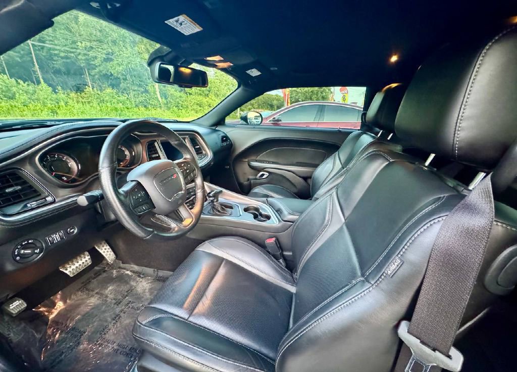 Used 2020 Dodge Challenger SXT w/ Plus Package image 9