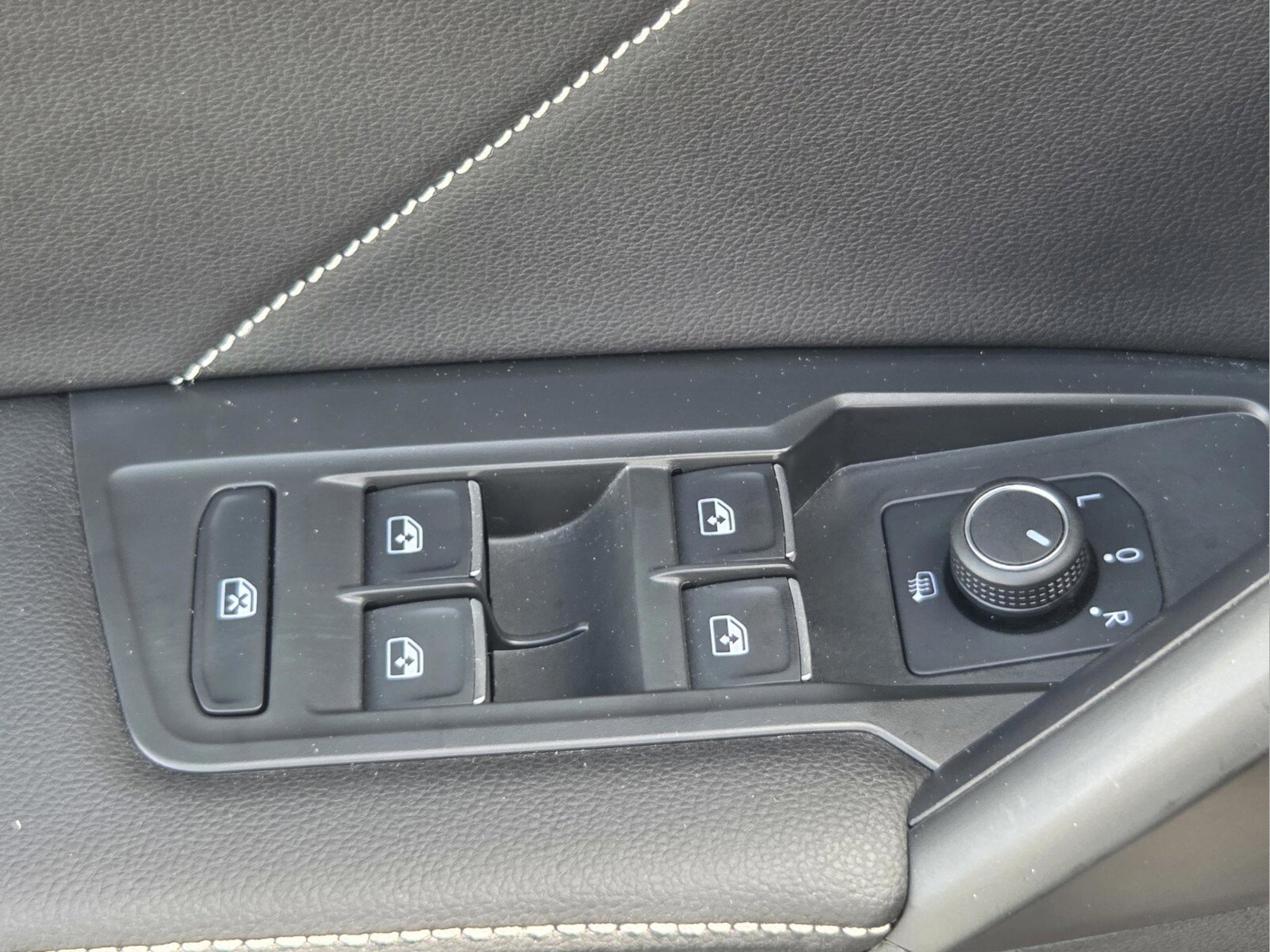 Used 2024 Volkswagen Tiguan SE R-Line FWD image 28