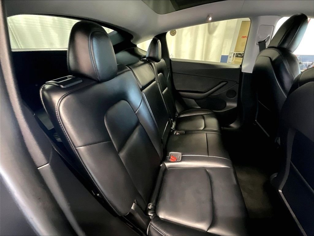 Used 2021 Tesla Model Y Long Range AWD/4WD image 16