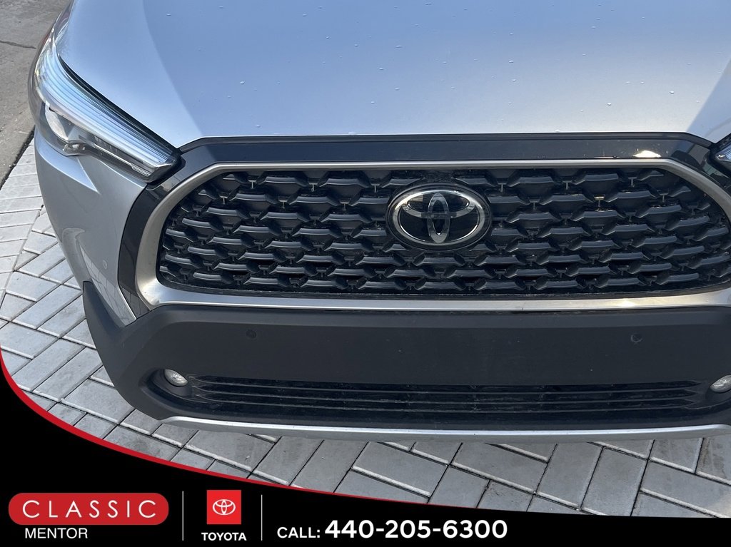 Used 2022 Toyota Corolla Cross XLE image 2