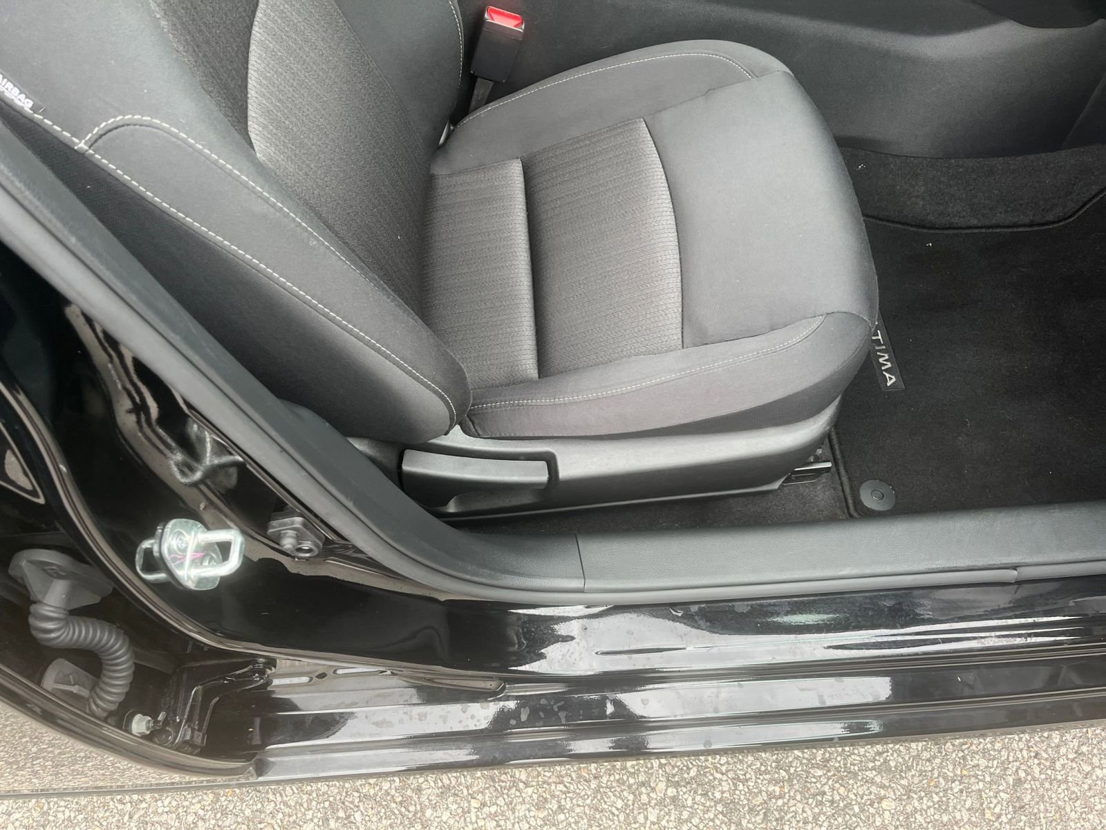 Used 2025 Nissan Altima 2.5 SV FWD image 27