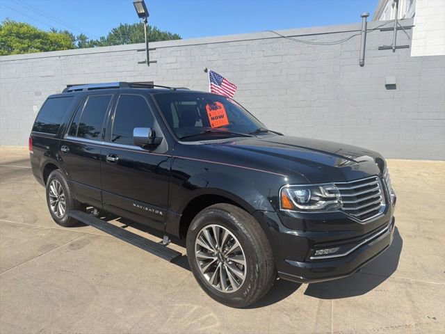 Used 2016 Lincoln Navigator Select AWD/4WD image 2