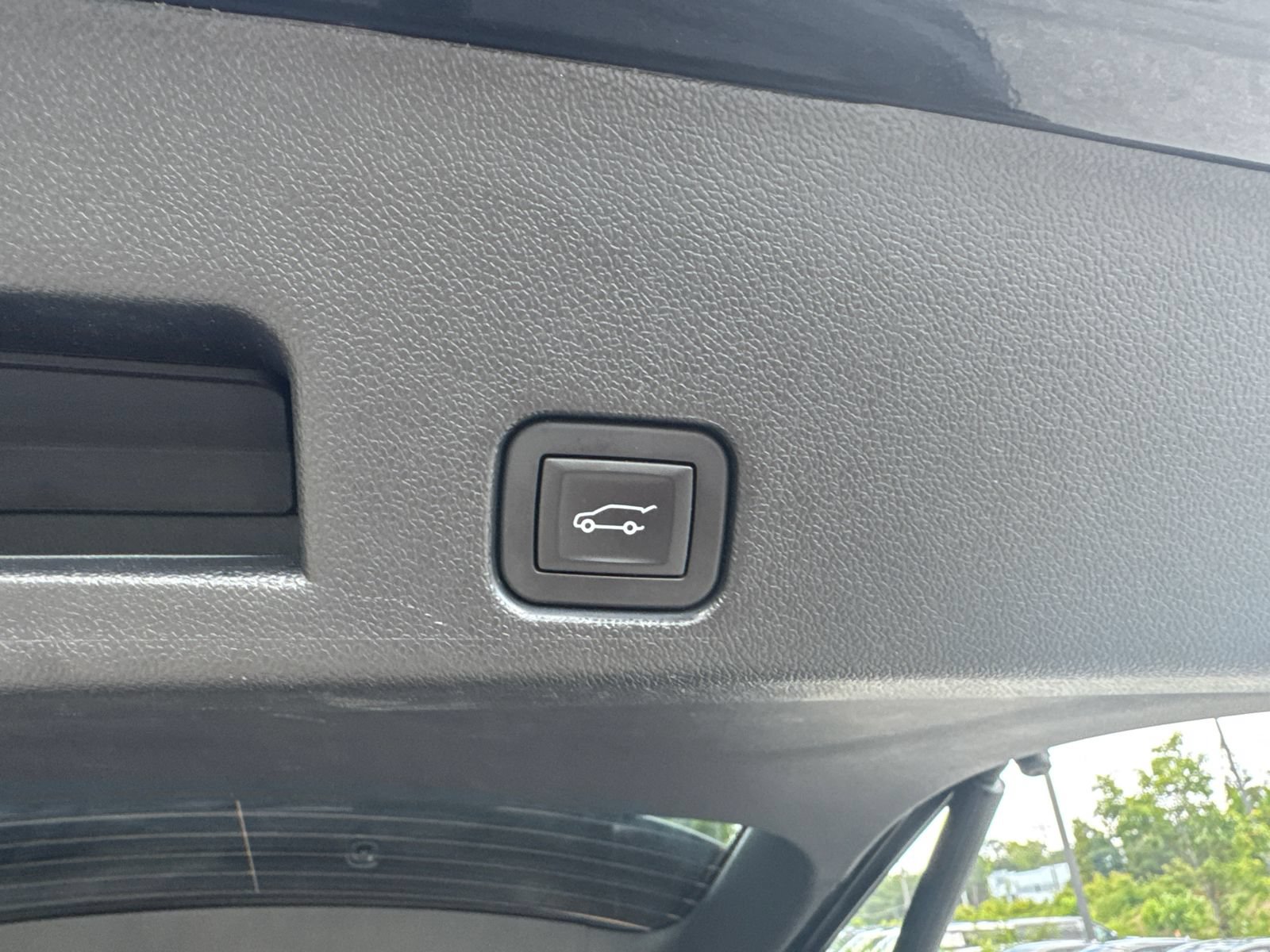 Used 2024 Chevrolet Traverse LS FWD image 19