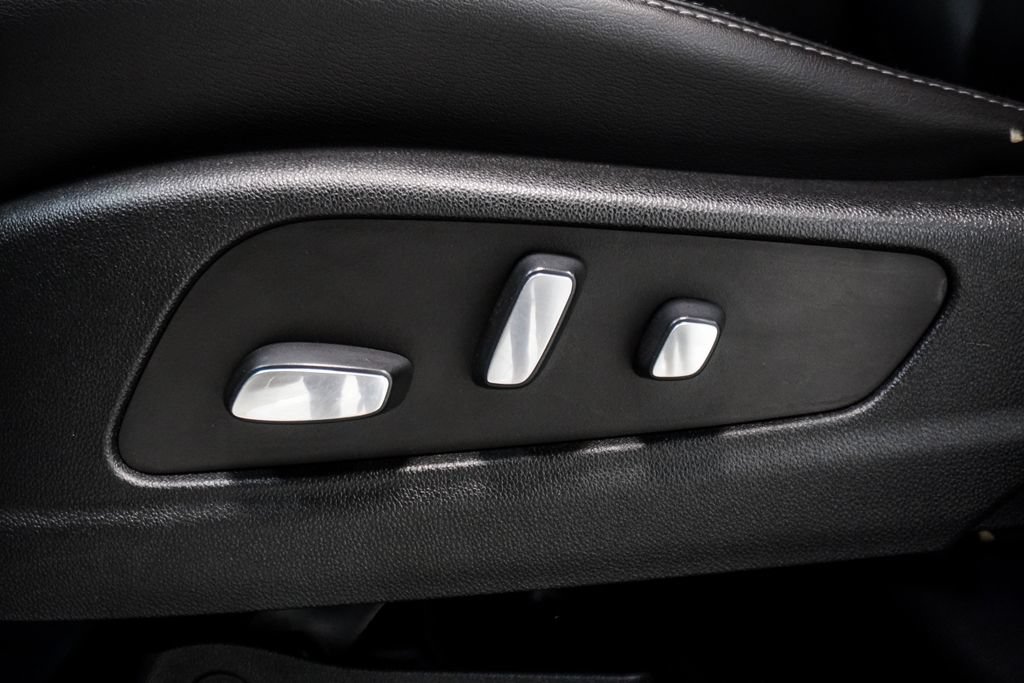 Used 2022 Cadillac XT6 Premium Luxury w/ Technology Package FWD image 7