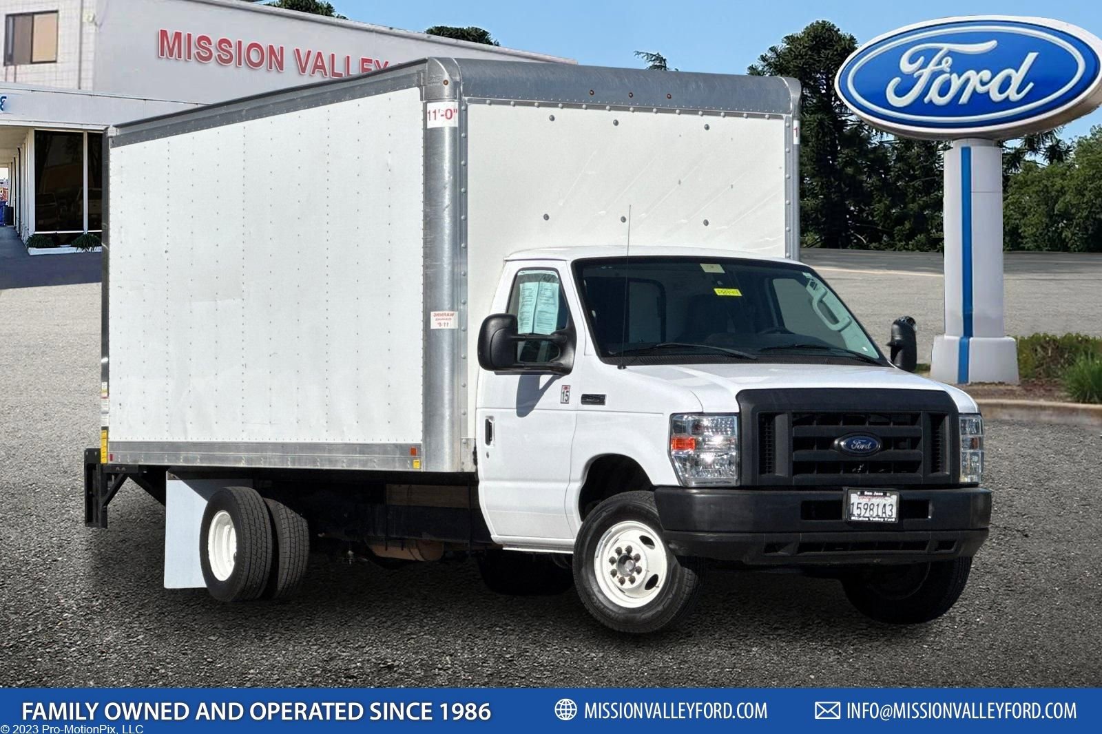 Used 2019 Ford E-450 and Econoline 450 Super Duty w/ Power Windows & Locks Group RWD image 1
