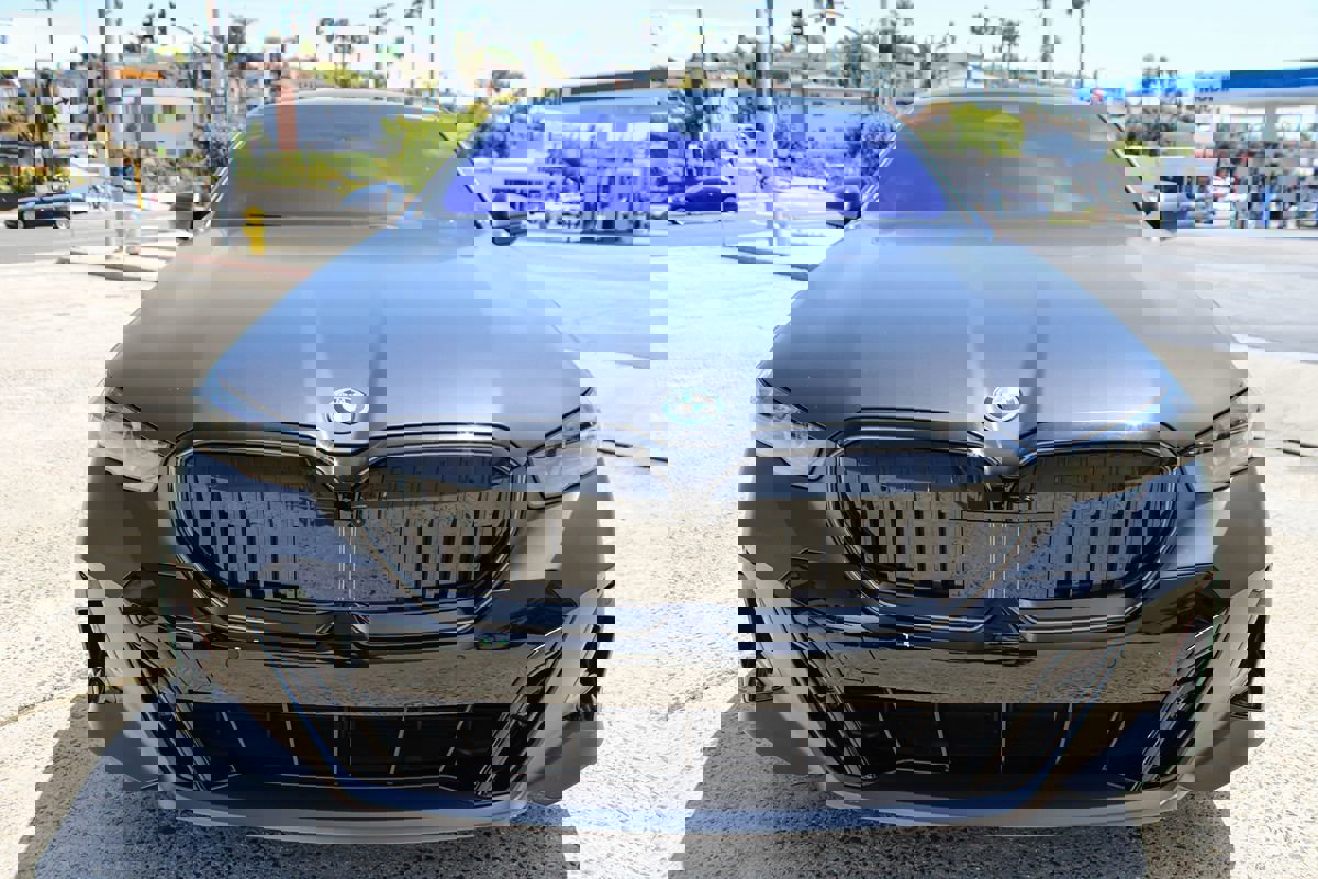 Used 2025 BMW i5 eDrive40i w/ M Sport Package image 8