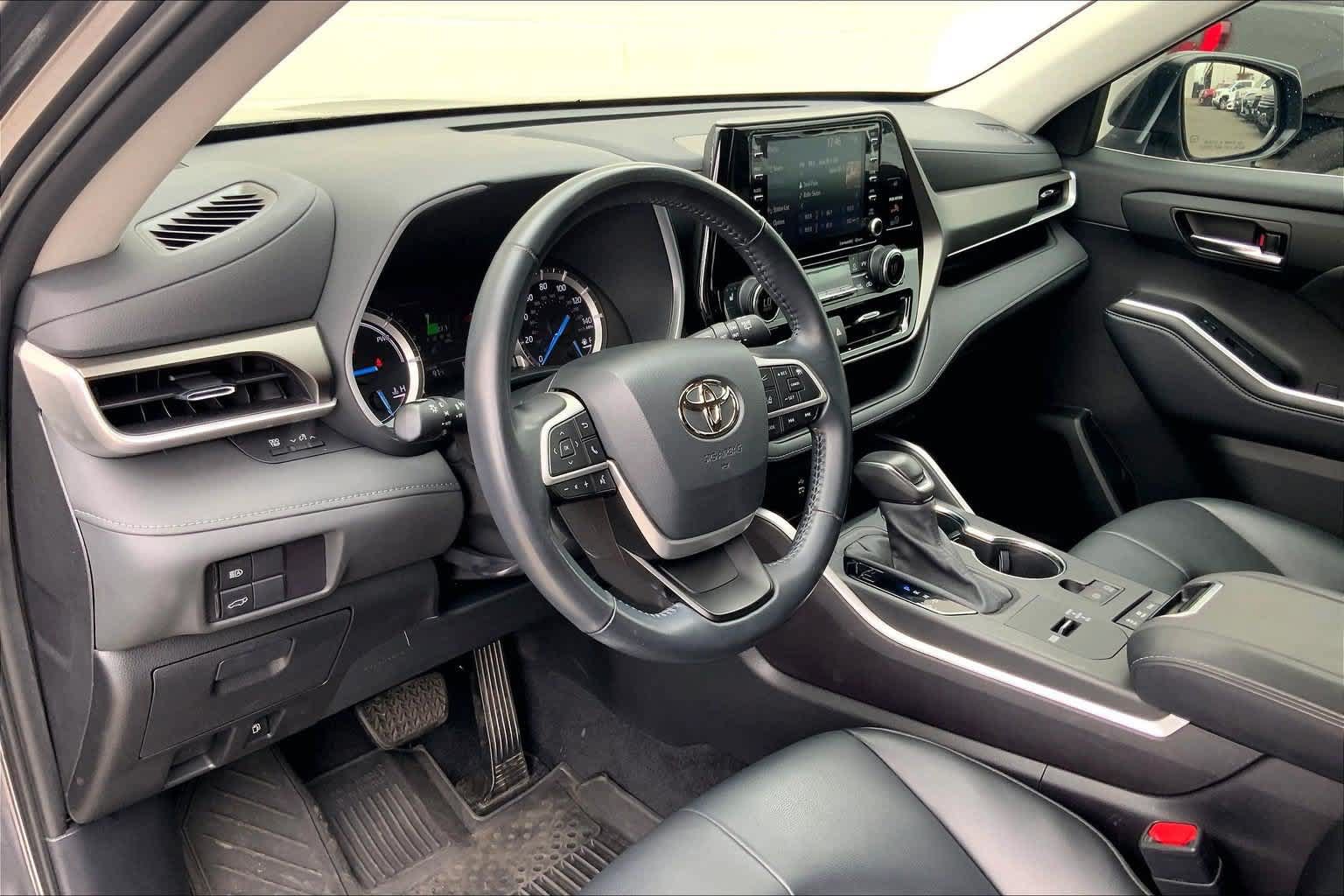 Used 2022 Toyota Highlander XLE