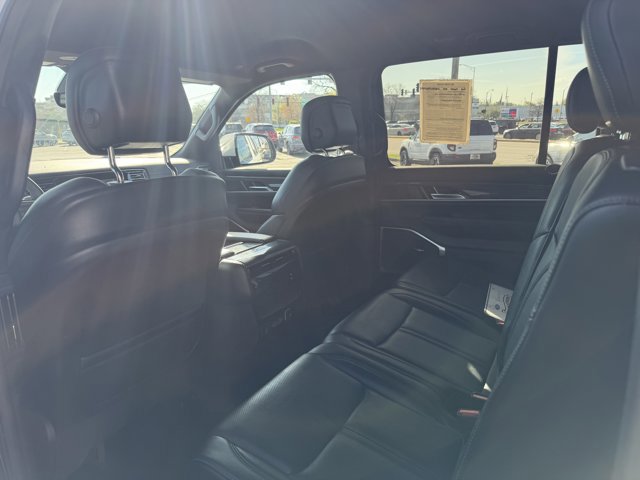 Used 2022 Jeep Wagoneer Series III AWD/4WD image 6