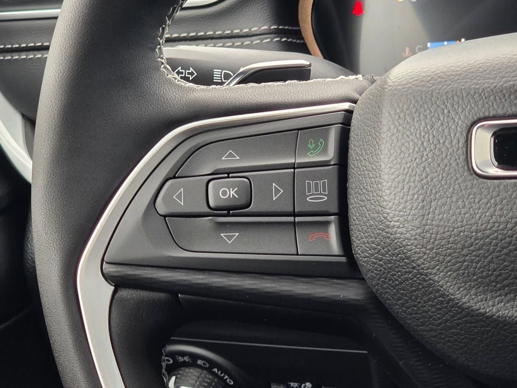 New 2025 Jeep Grand Cherokee Altitude AWD/4WD image 21