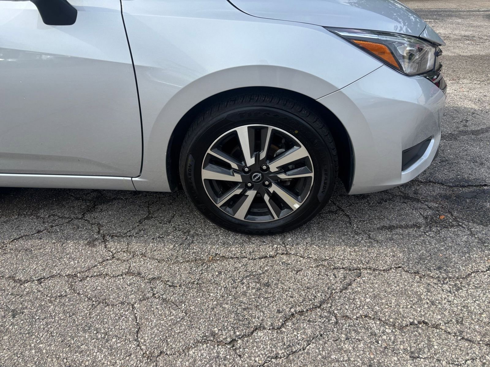 Used 2025 Nissan Versa SV image 28