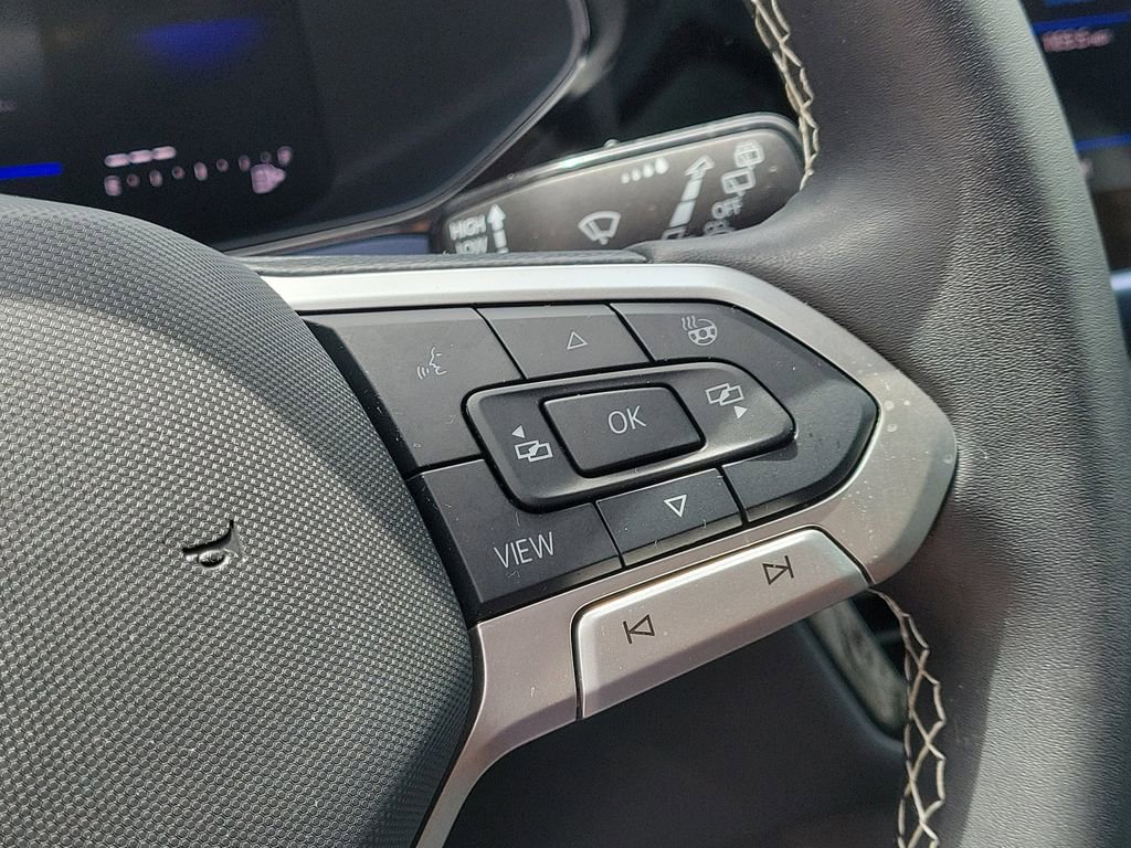 Used 2024 Volkswagen Taos SE image 30