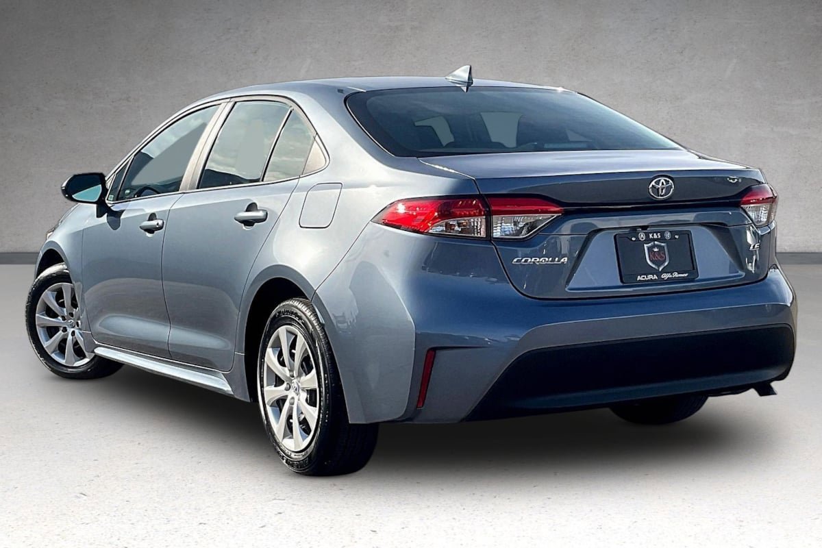 Used 2025 Toyota Corolla LE FWD image 31