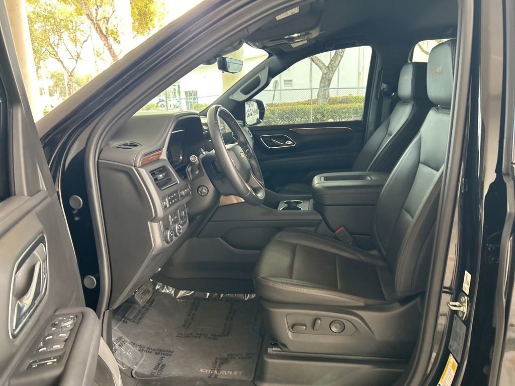 Used 2024 Chevrolet Suburban High Country w/ Advanced Technology Package image 5