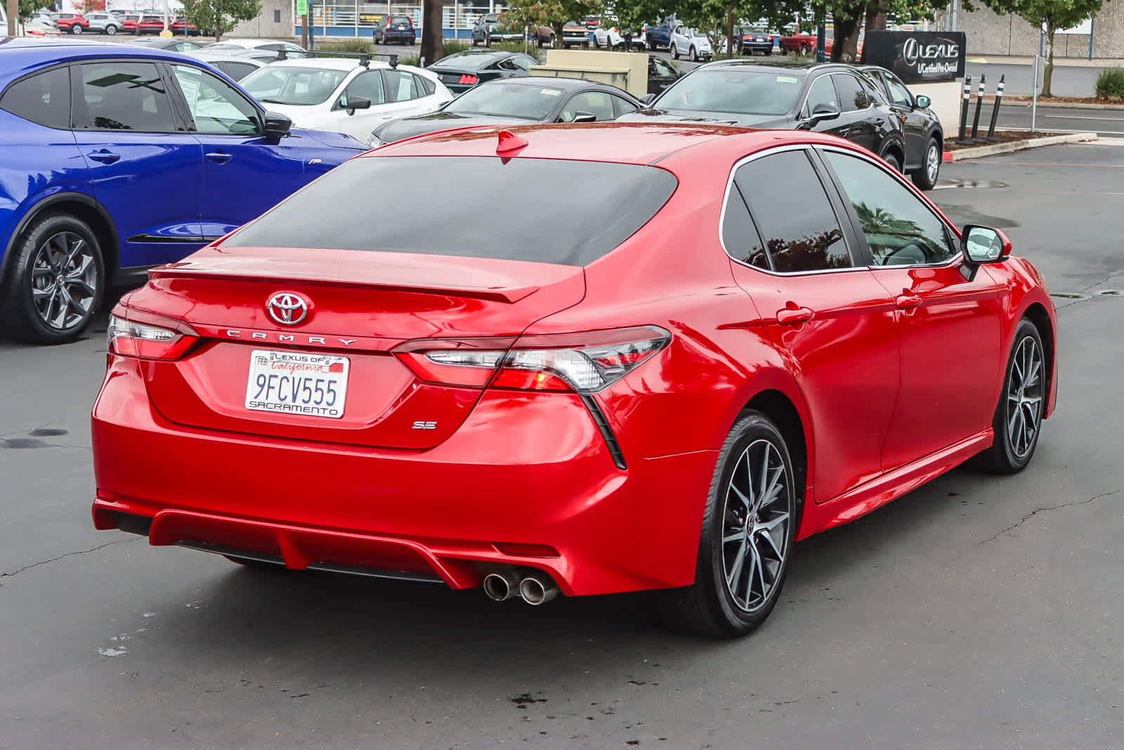 Used 2021 Toyota Camry SE image 4