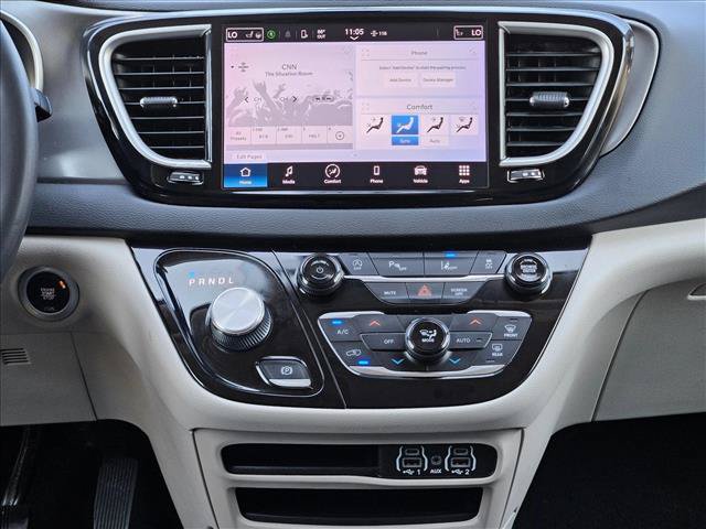 Used 2023 Chrysler Pacifica Touring-L FWD image 14