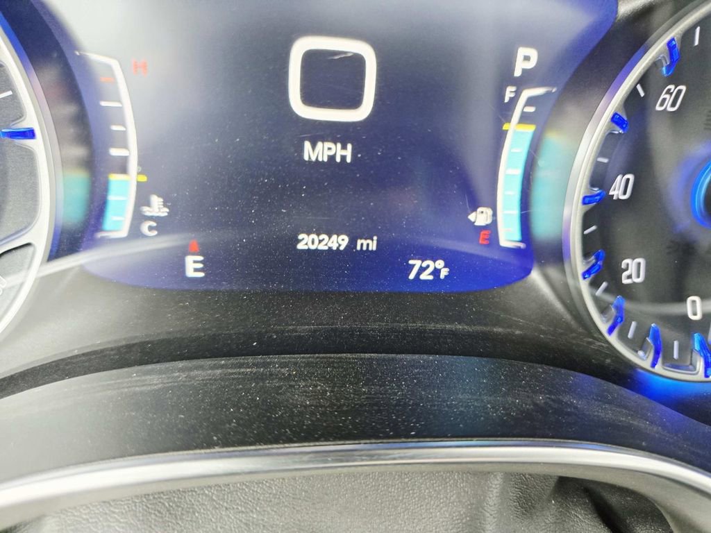 Used 2023 Chrysler Pacifica Limited w/ Uconnect Theater Family Group image 26